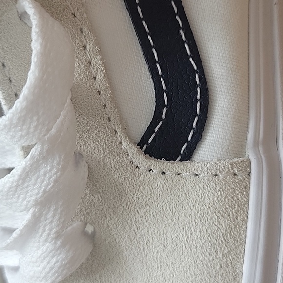 Van's SK8-Hi Brand new in the box authentic uper leather and textile. - Picture 10 of 13